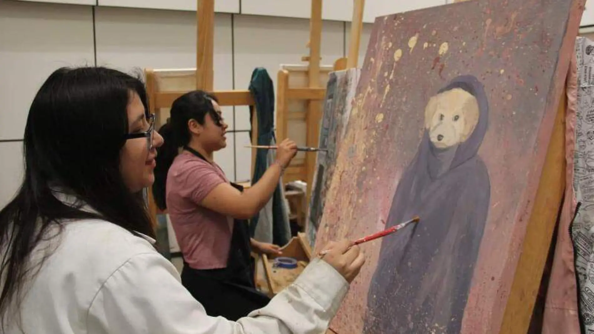 niña pintando  cursos de verano 1